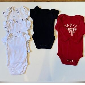 Bundle of 5 Newborn and  0-3 months short sleeve bodysuits Carters Joe Place